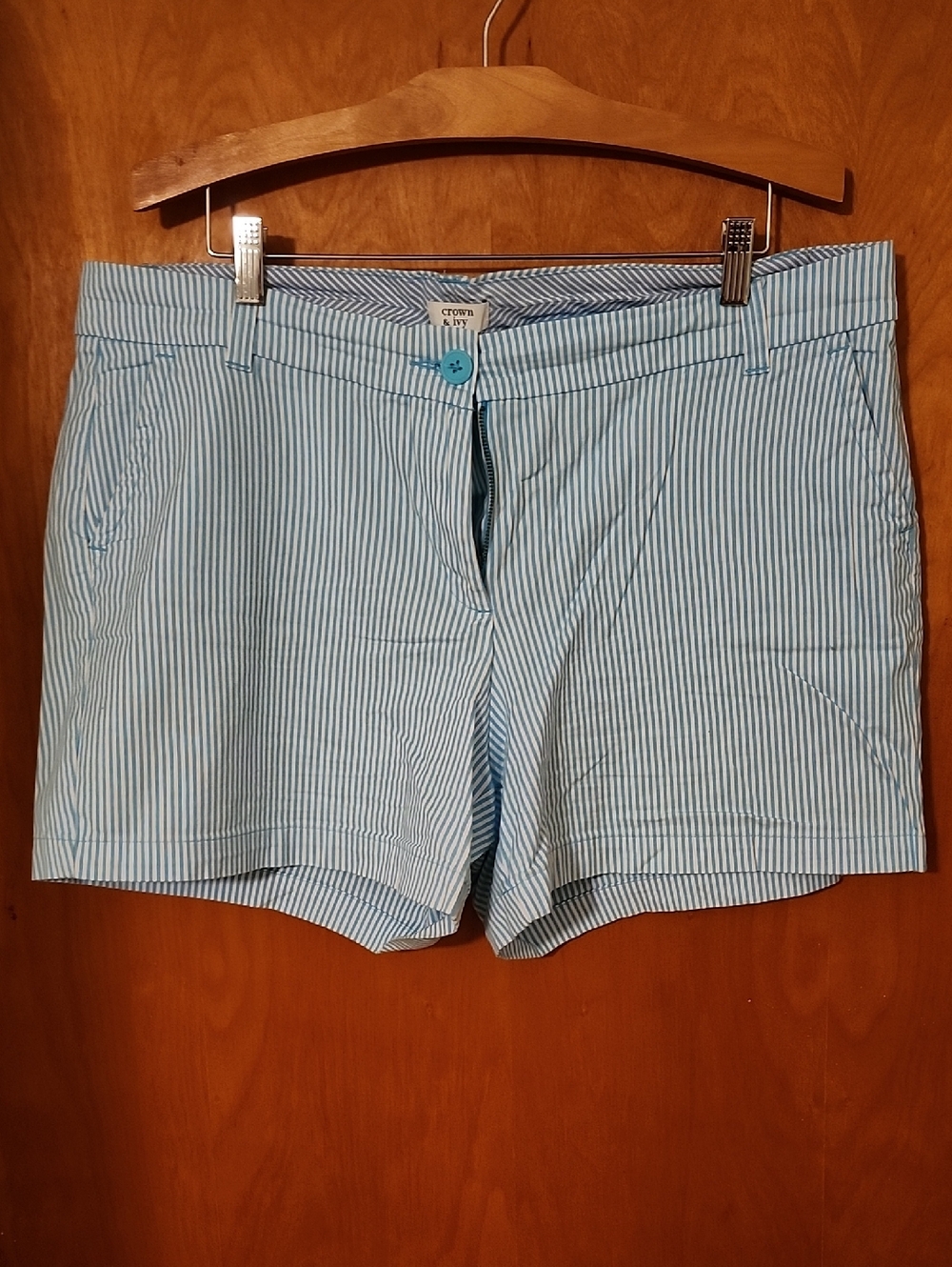 crown & ivy Blue and White Pinstripe Women's Shorts 5"